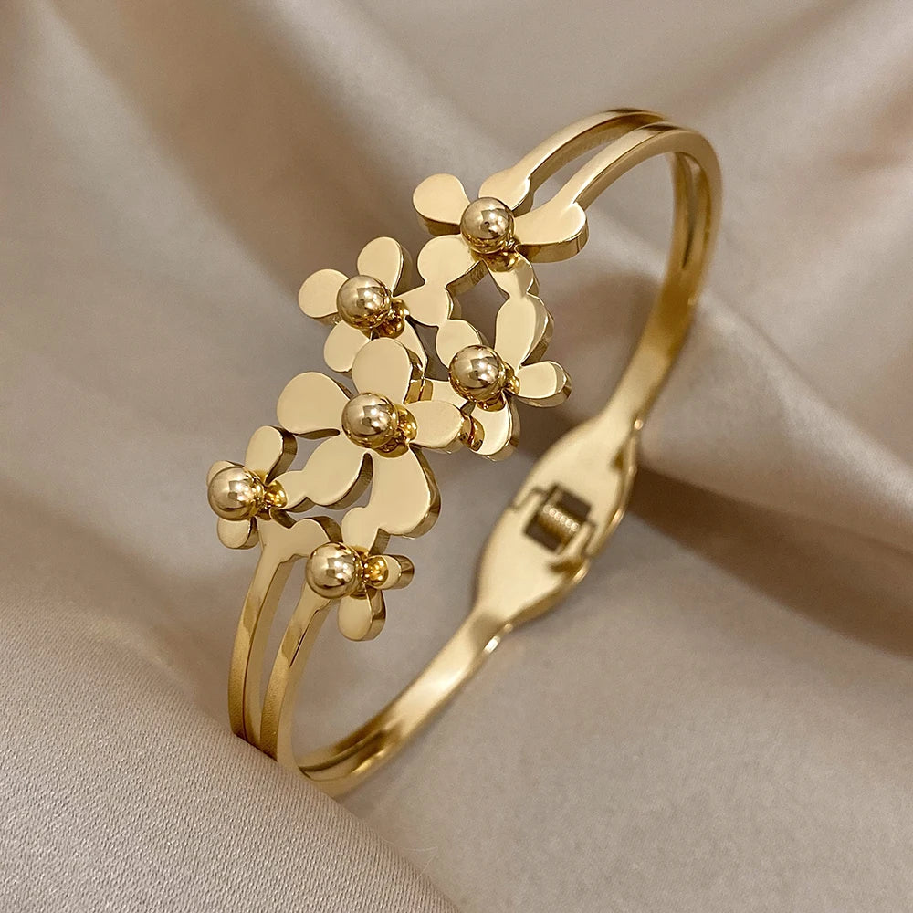 Elegant Gold-Plated Stereo Flower Cuff Bracelet