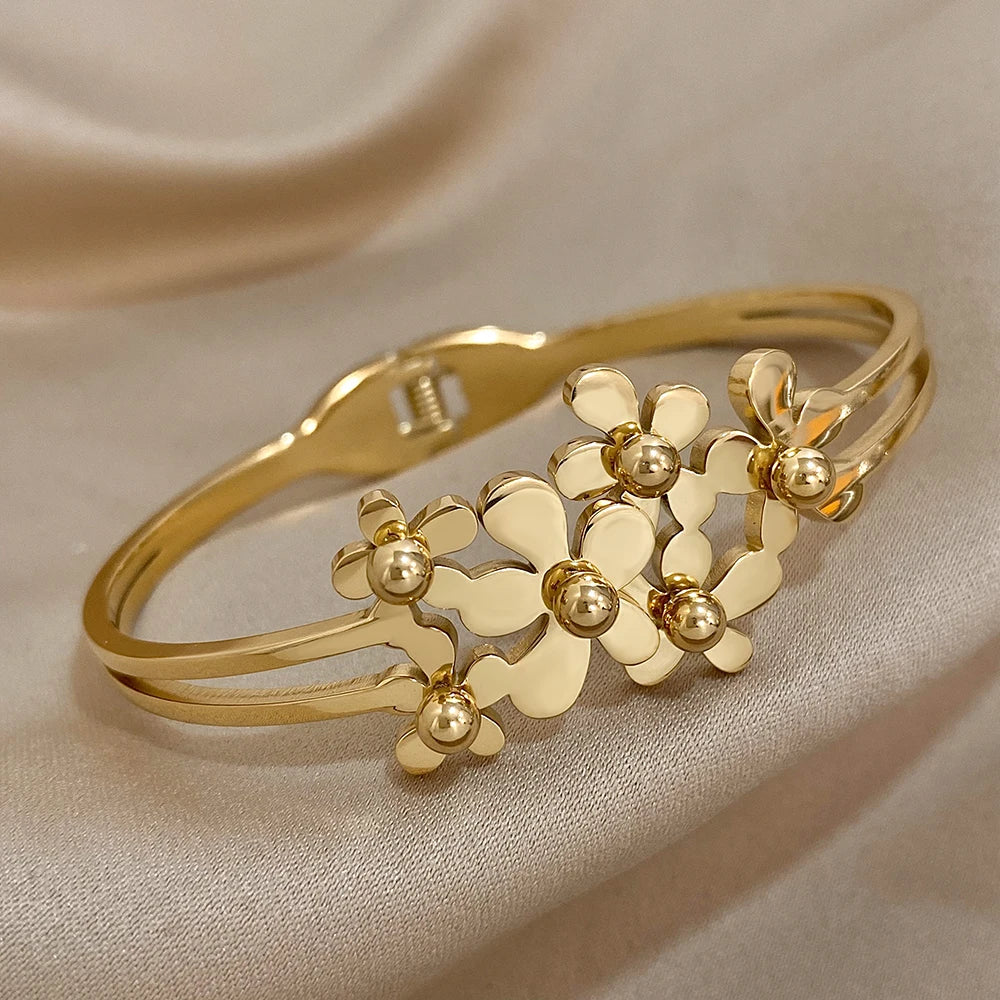 Elegant Gold-Plated Stereo Flower Cuff Bracelet