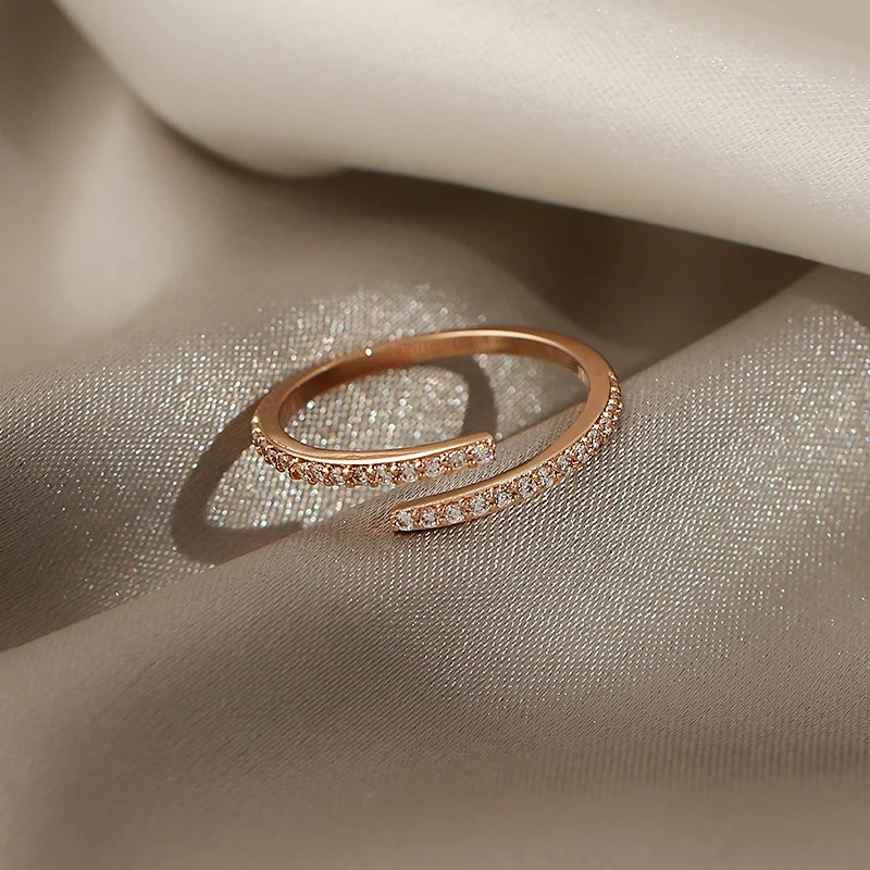 Chic Geometric Rose Gold Ring Set