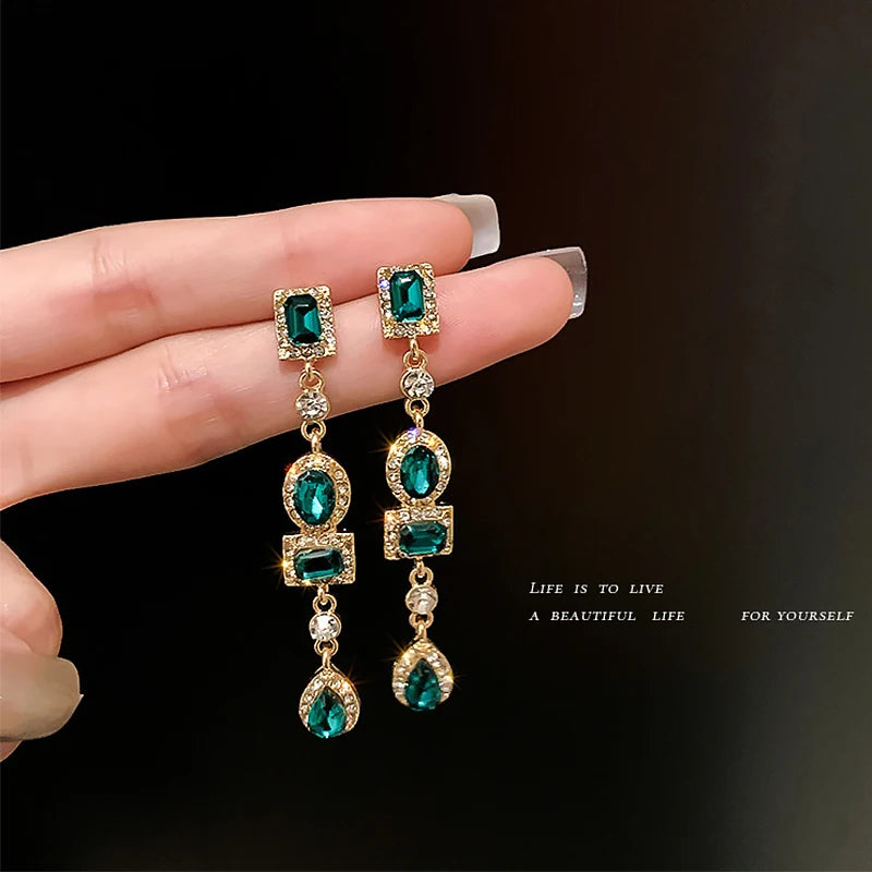 2024 New Vintage-Inspired Green and Gold Pearl Tassel Drop Earrings for Women