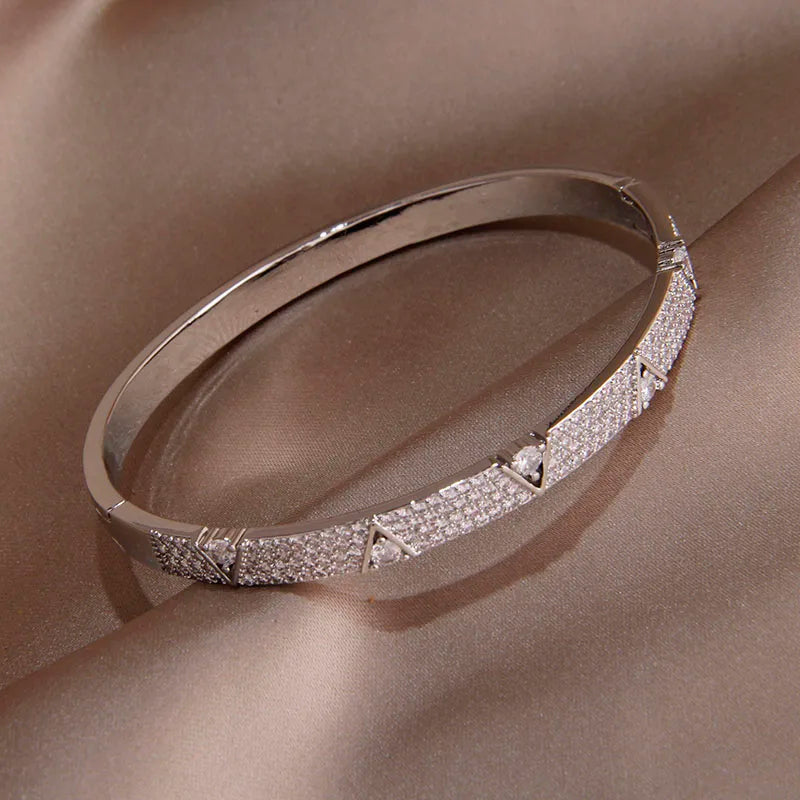 2024 Crystal "V" Bangles for Women