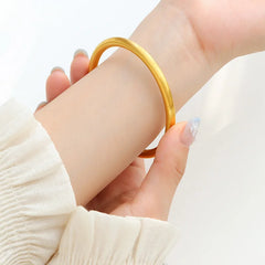 Smooth Fine 18K Gold Bracelet for Women