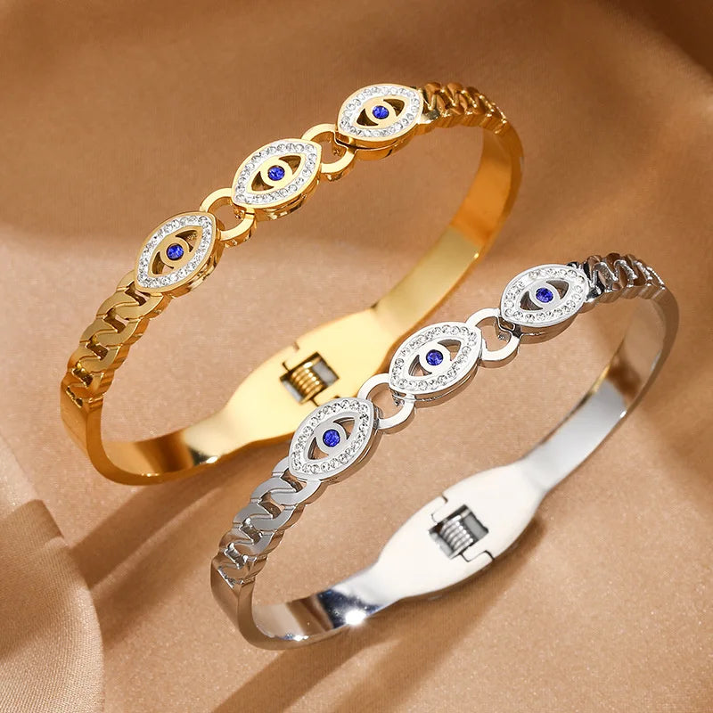 Fashionable Hollow Devil's Eye Zircon Spring Bracelet