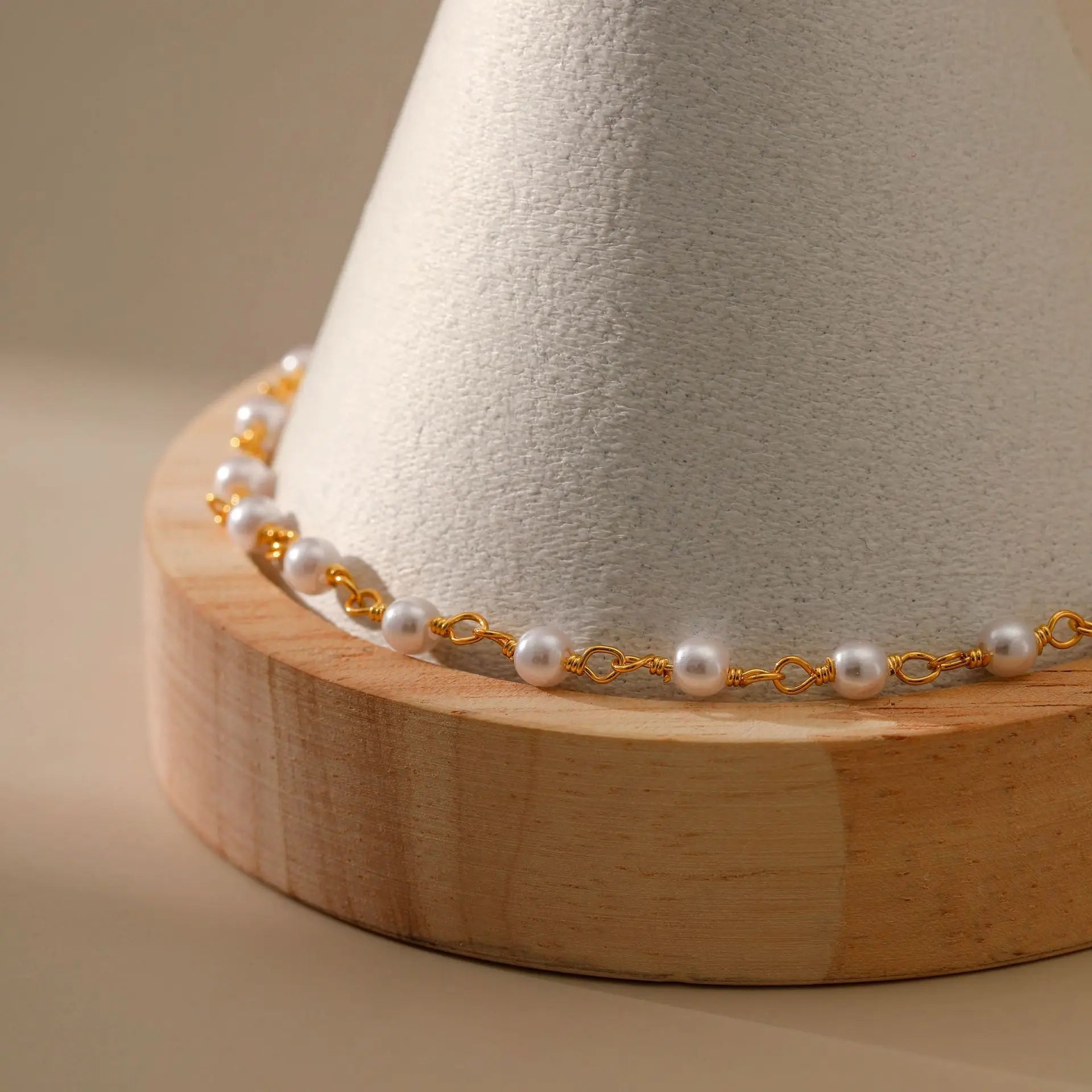 Pretty White Pearl Anklets for Women 18K Gold Chain