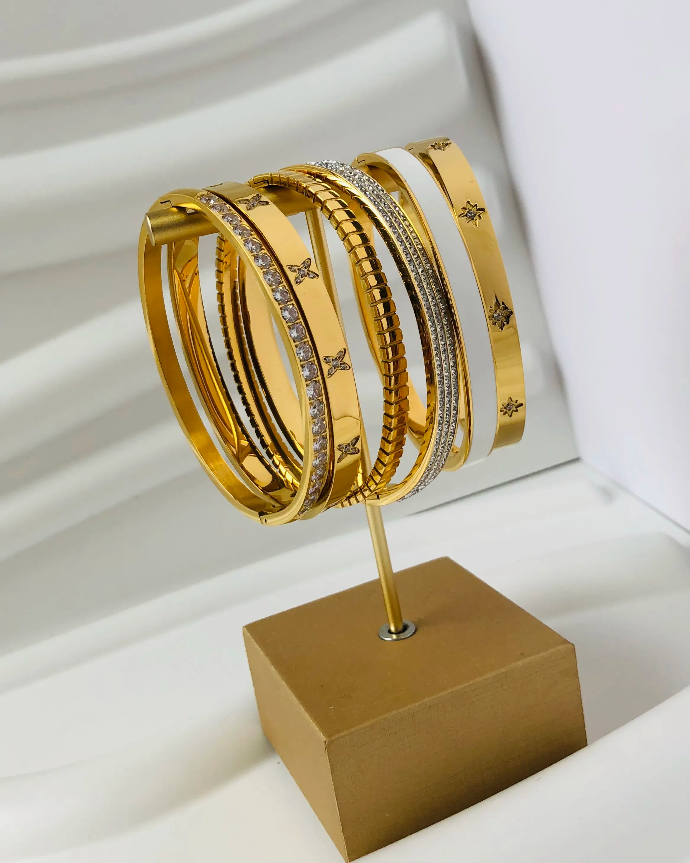  Customize New Waterproof Cubic 18K Gold Plated Zirconia Bangles